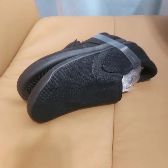 WHITIN Women's Wide Barefoot Shoes | Elastic V-Detail Classic Slip-On - Picture 8 of 10